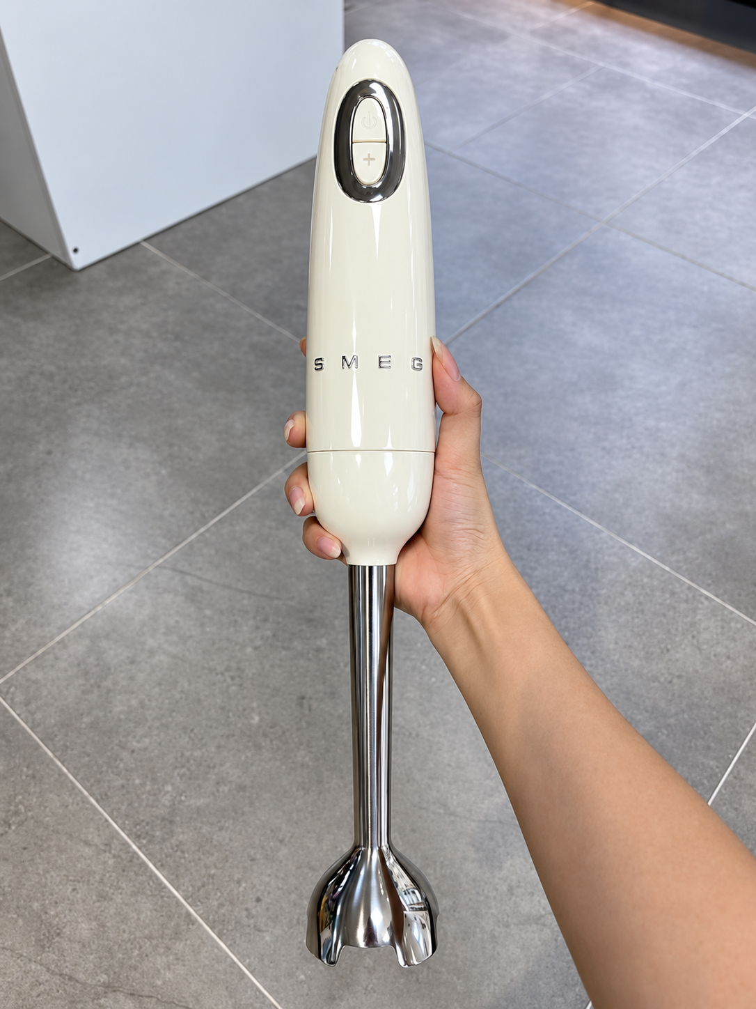 SMEG HBF11CREU 700W Màu Kem